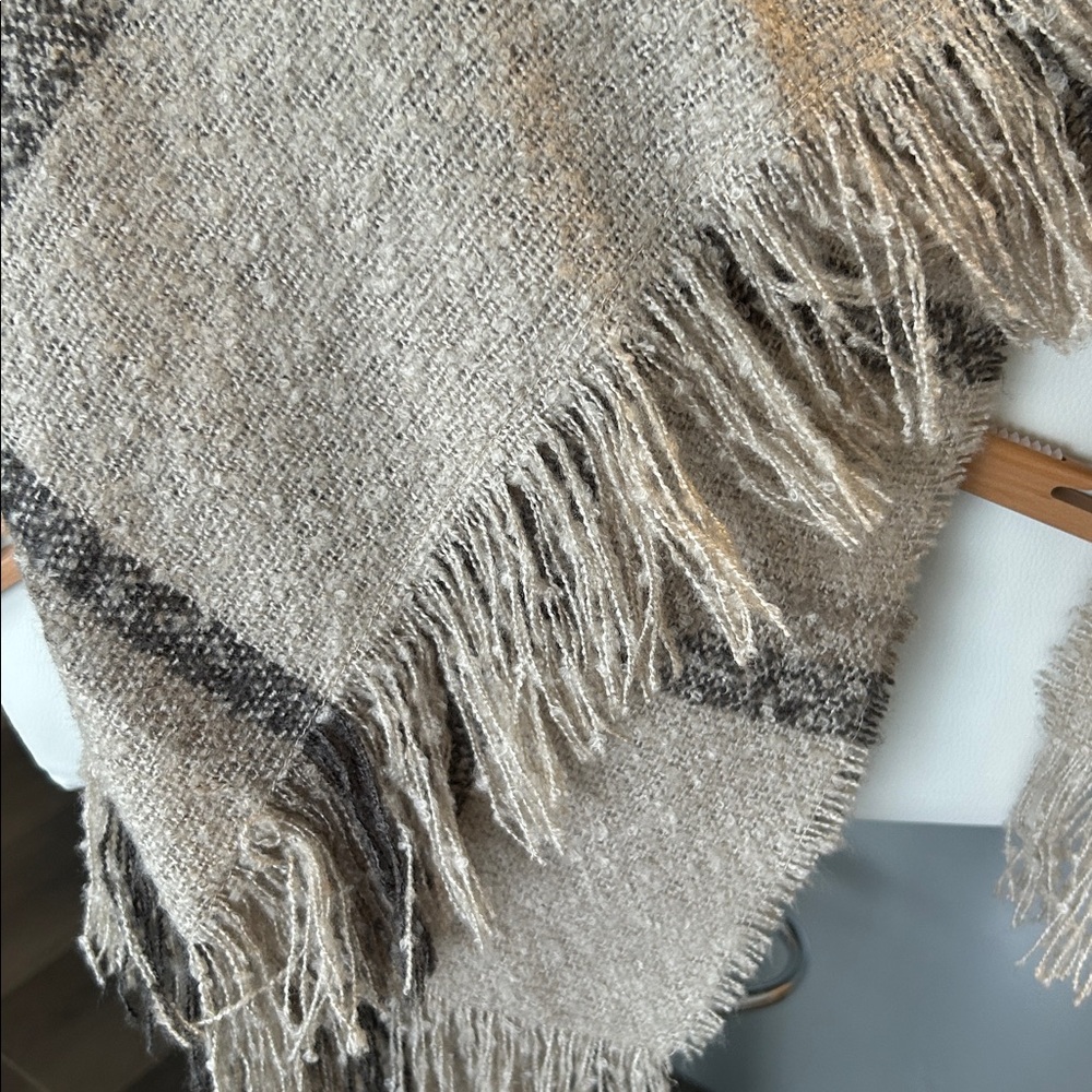Roots Blanket Wrap Poncho Shawl Cozy Cabin Core Neutral Women’s One Size - Picture 6 of 10